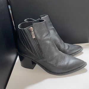 Kenneth Cole leather pointed toe ankle boots